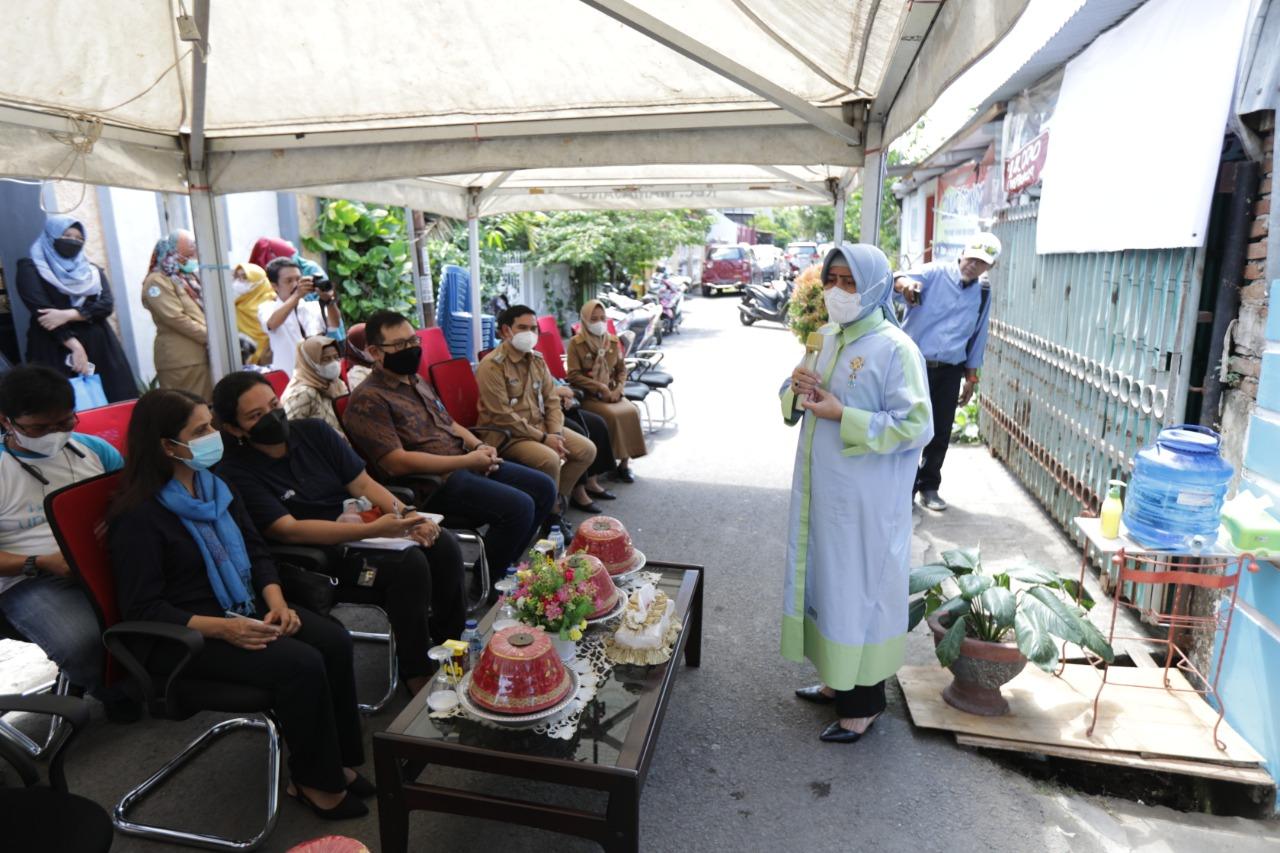 Indira Yusuf Ismail Dampingi Tim Unicef Kunjungi Posyandu di Tanjung Raya